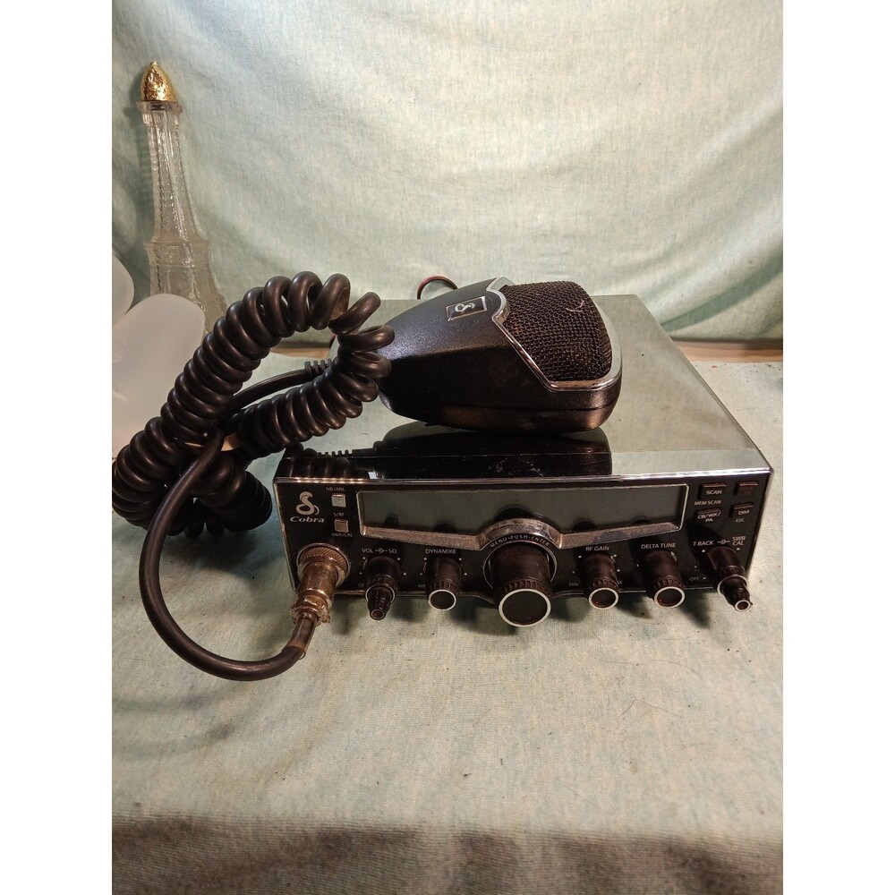 Cobra CB Radio with Microphone Model 29 LX CHR LE